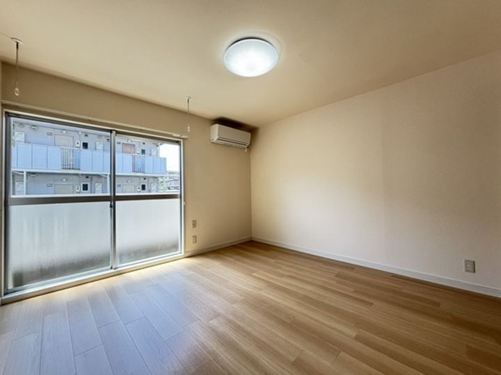 ハイム久居Aの居間