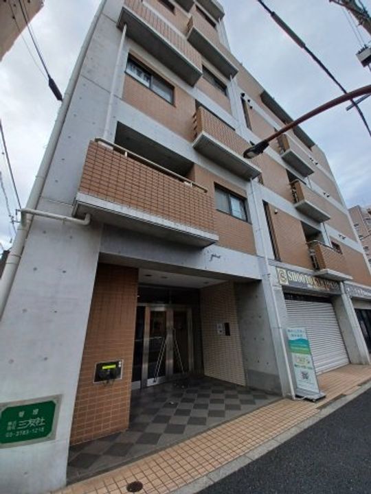 PINES APARTMENTの外観