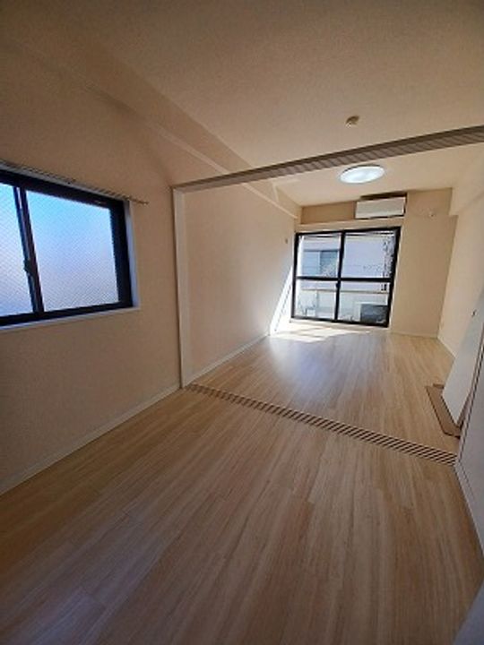 PINES APARTMENTの居間