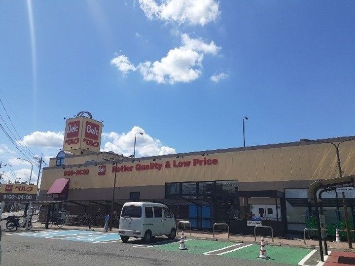 ポローニアEの周辺