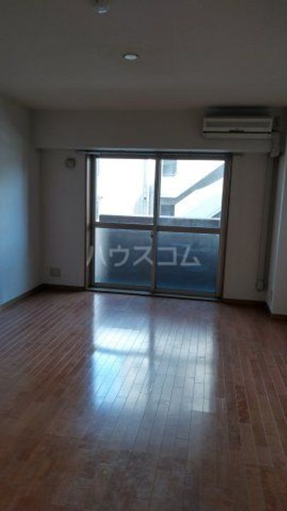 コンフォートアベニューの居間