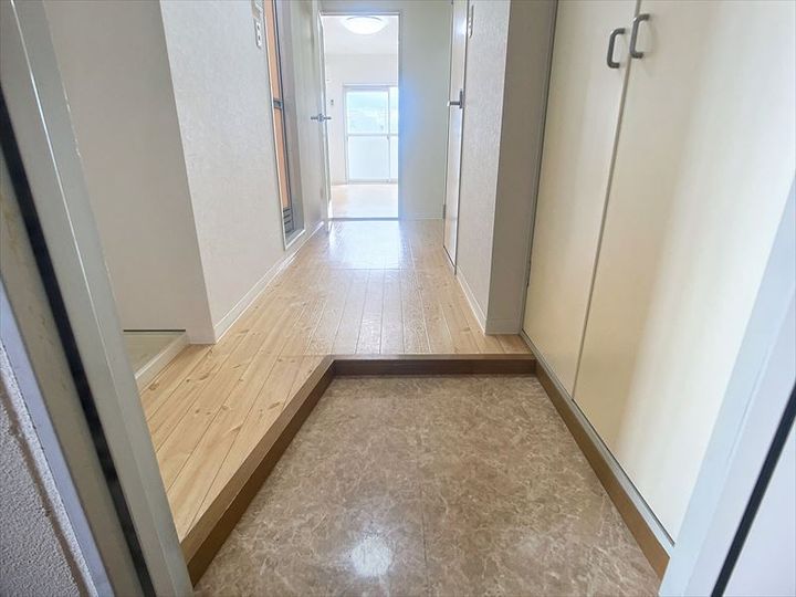 エトアール30 B棟の玄関