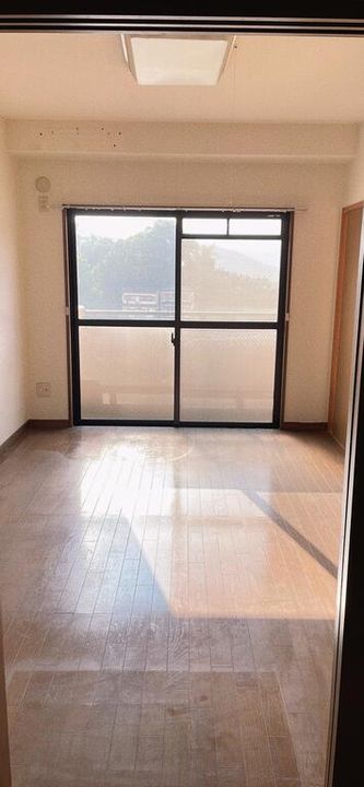ヴィラ中川IIIの居間