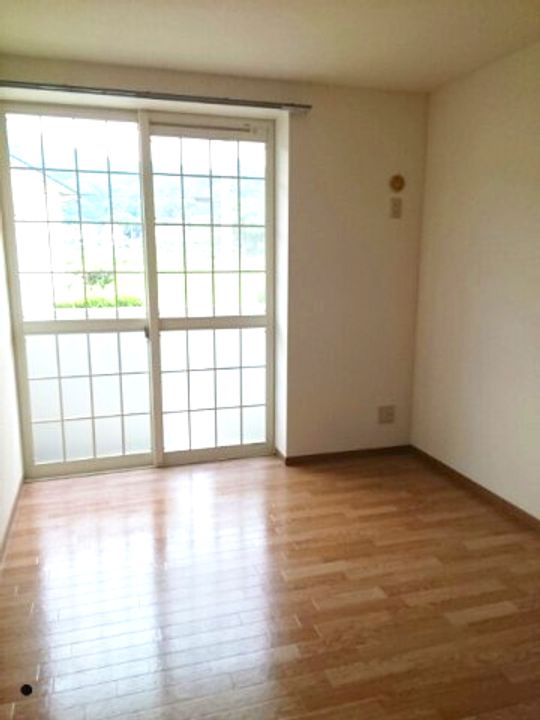 香川県観音寺市南町5(アパート)の賃貸物件の居間