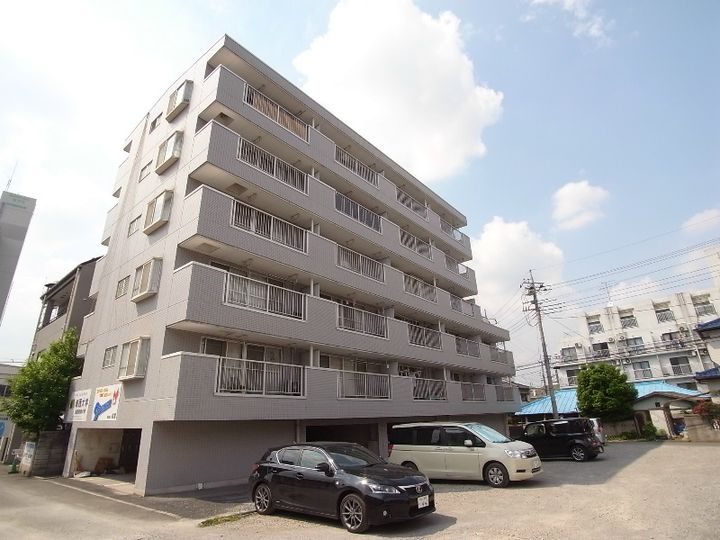 リステルマンションアサミの外観