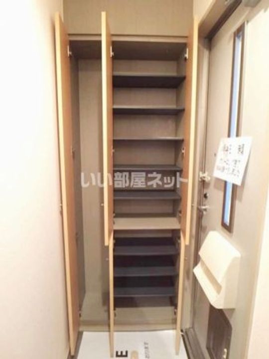 栃木県宇都宮市下栗町(アパート)の賃貸物件の玄関