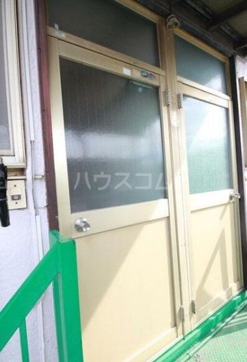 旭ハウスの玄関