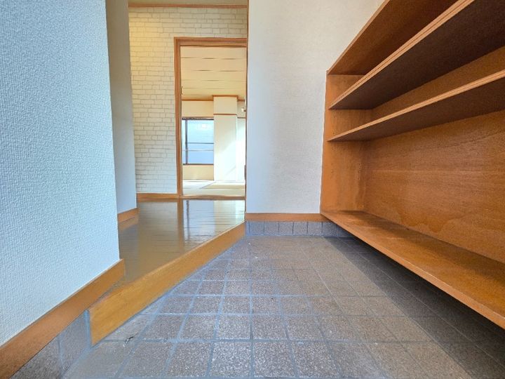 明野ビルの玄関