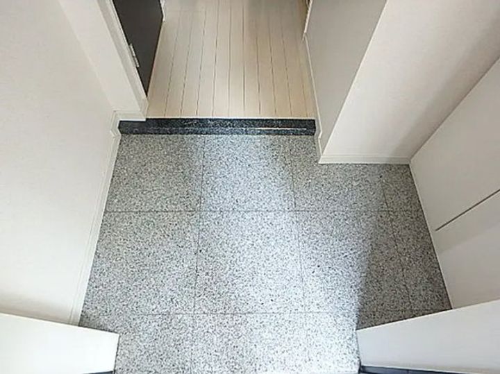 東京都台東区根岸2(マンション)の賃貸物件の玄関