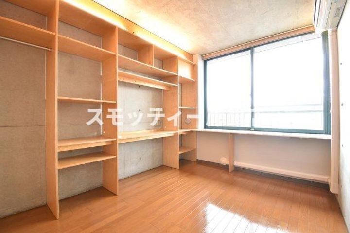 メネダスの内装