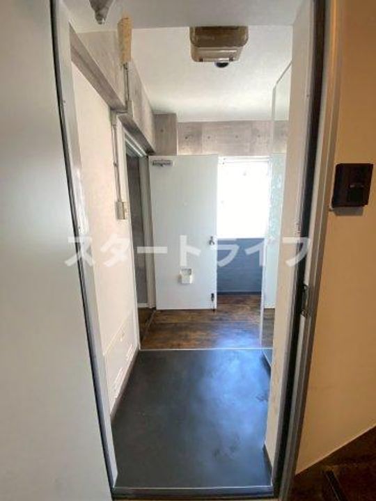 大阪府大阪市淀川区西中島3(マンション)の賃貸物件の玄関