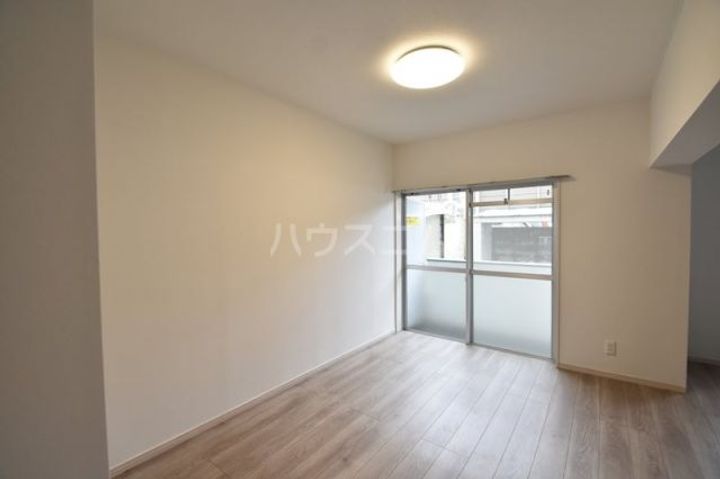 エストTKの居間