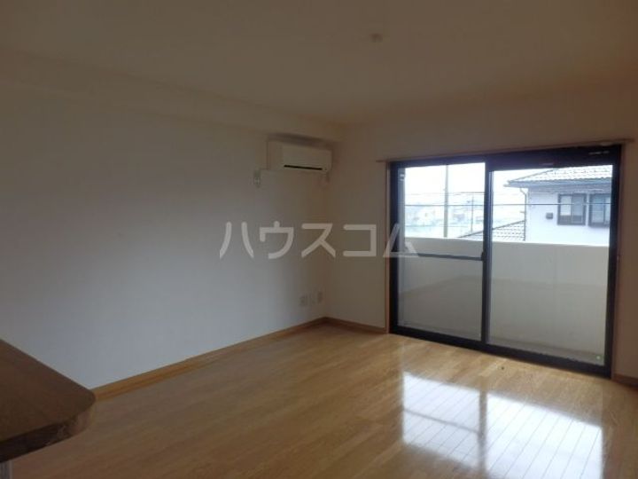 レジデンス下栗の居間