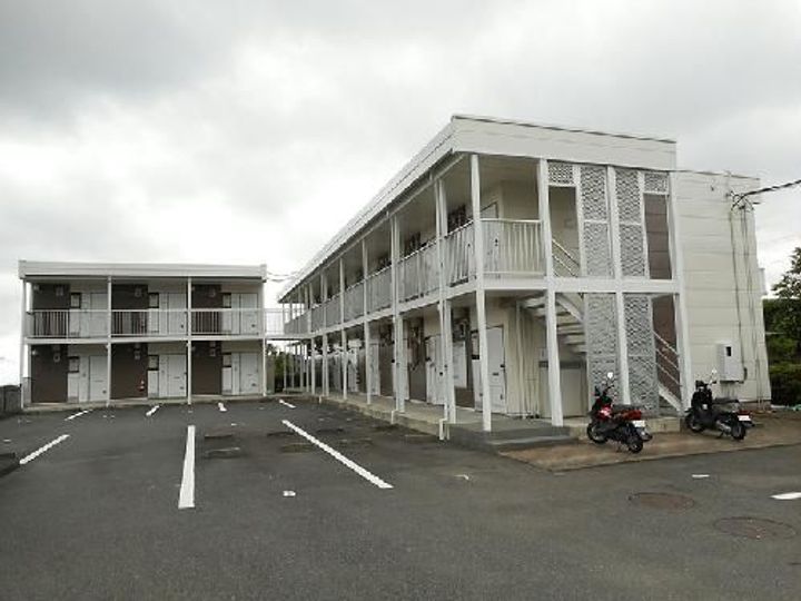 レオパレスフラワーハイツの外観