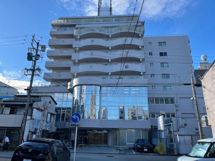 サンパレス鷹匠の外観