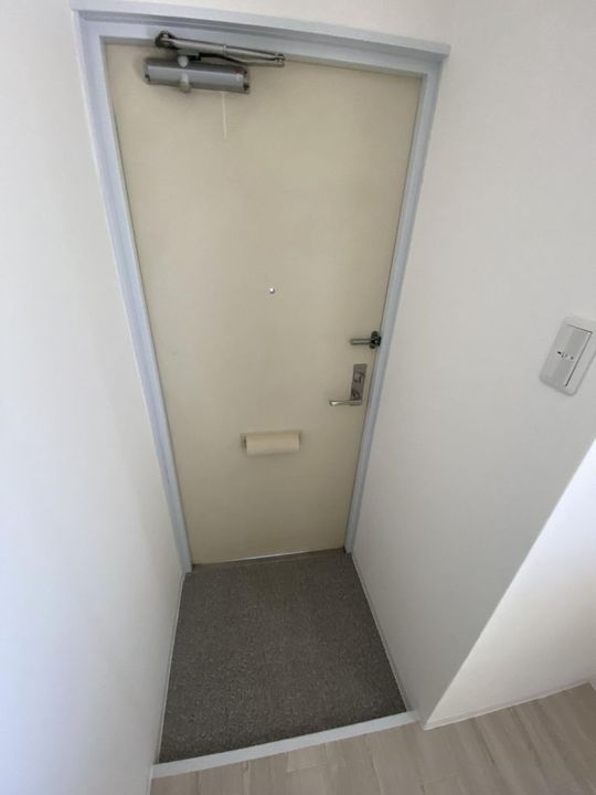 松下マンションの玄関