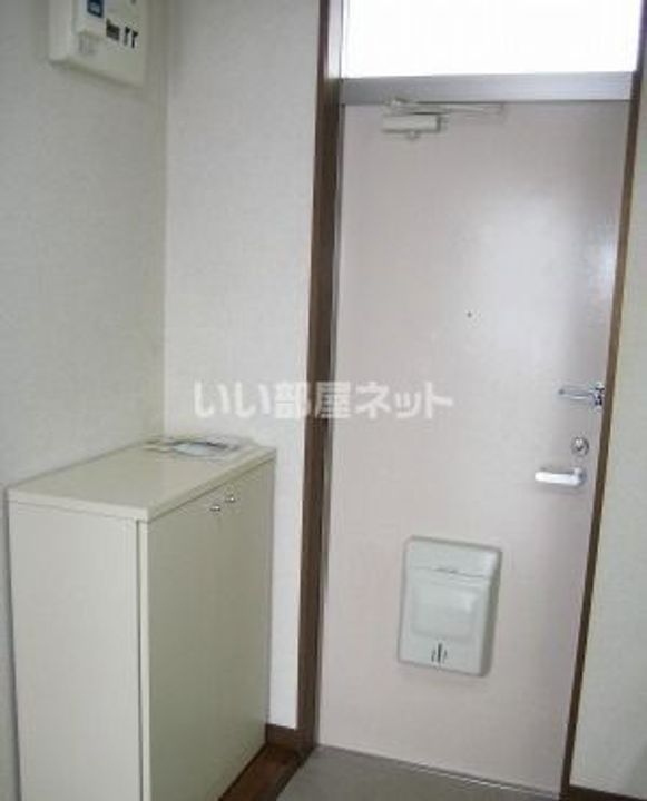 新潟県長岡市緑町2(アパート)の賃貸物件の玄関