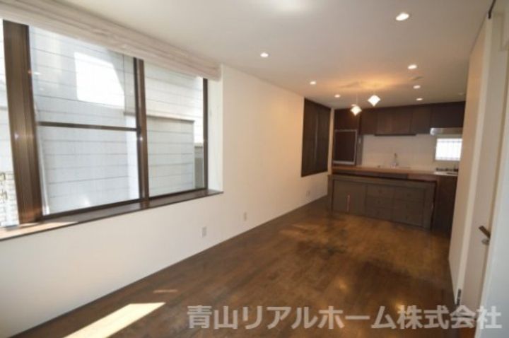 東京都渋谷区神宮前3(一戸建)の賃貸物件の居間