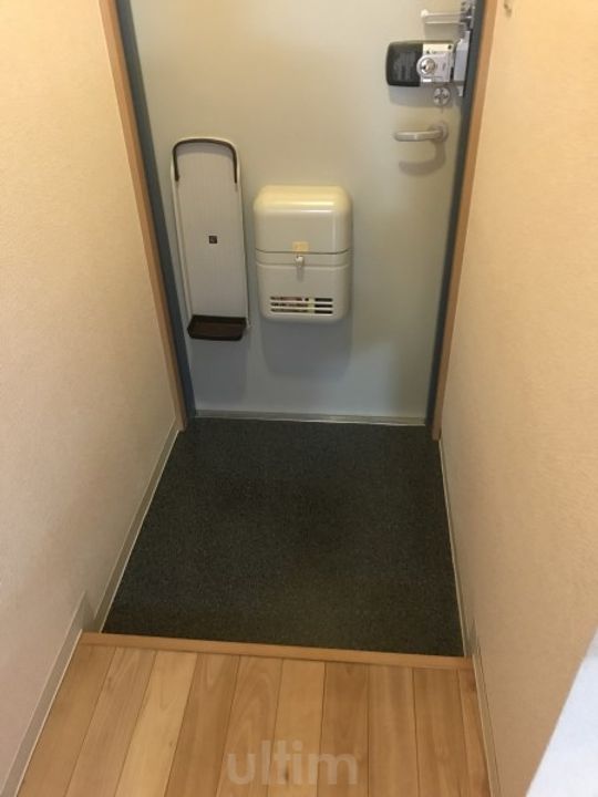 アルカス二条の玄関