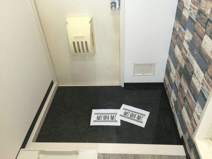 レジデンス八千代の玄関