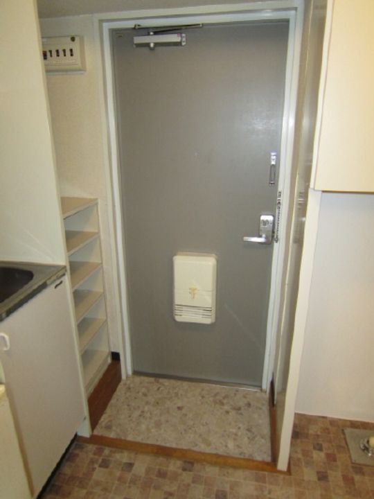 リバティー壱番館の玄関