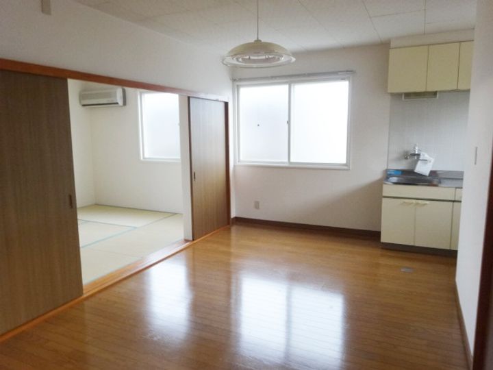 メゾン川口Eの居間