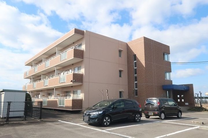 香川県丸亀市三条町(マンション)の賃貸物件の外観