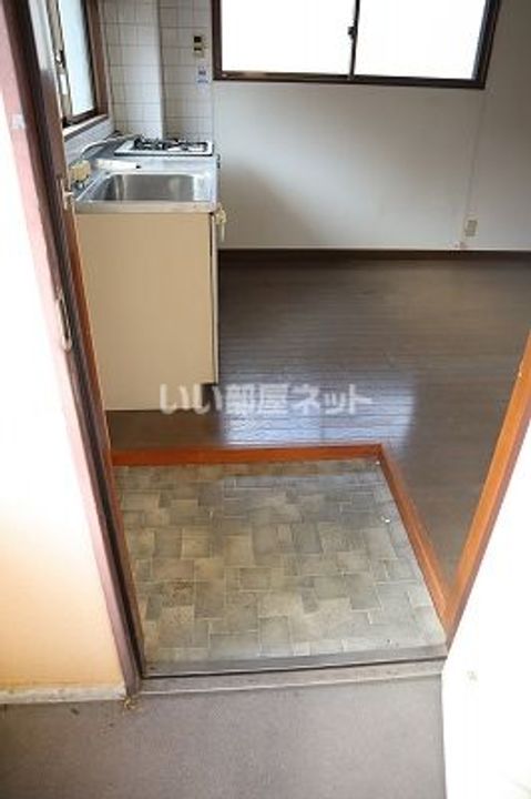 大阪府大東市三箇6(マンション)の賃貸物件の玄関