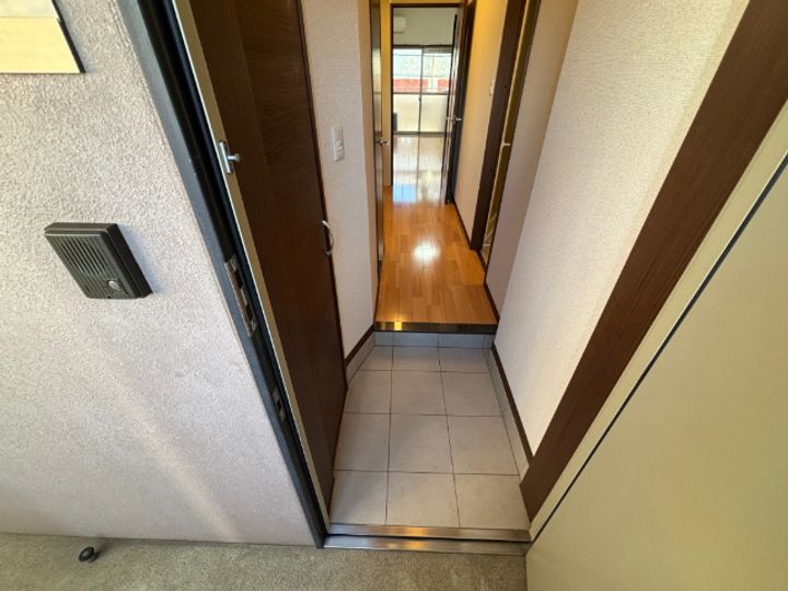 E-casa城見通の玄関