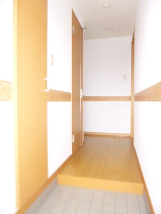三重県度会郡玉城町久保(マンション)の賃貸物件の玄関