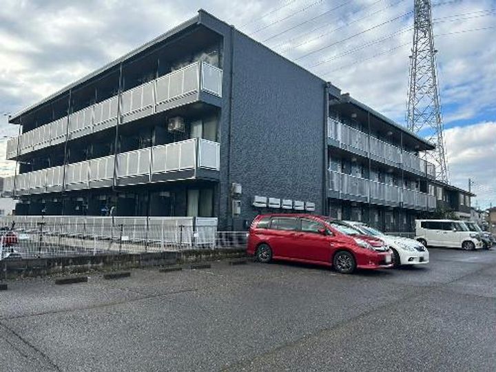 レオパレスフローラ小山の外観