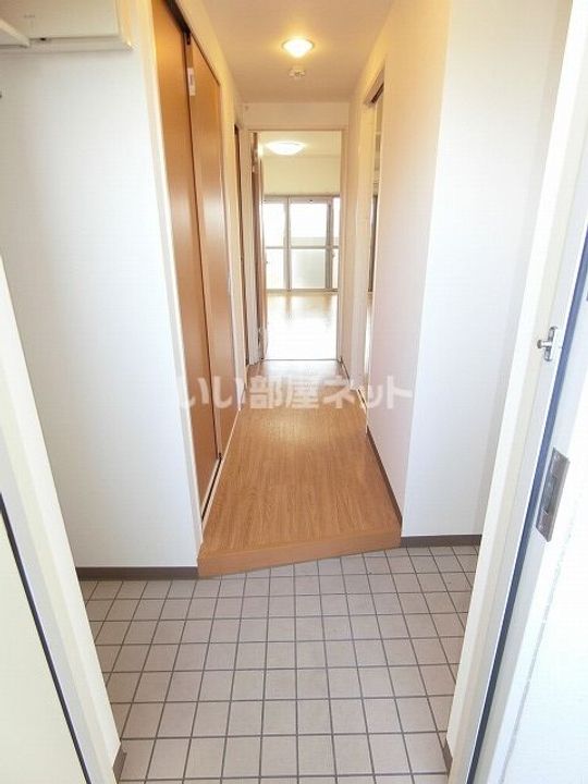 栗真MSビルの玄関