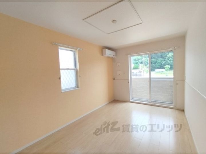 モデルノ・ソーレの居間