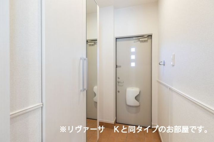 コリーナ アルモ Dの玄関