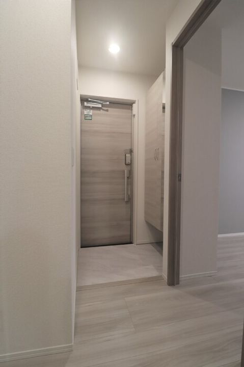 セレスティア坂下の玄関