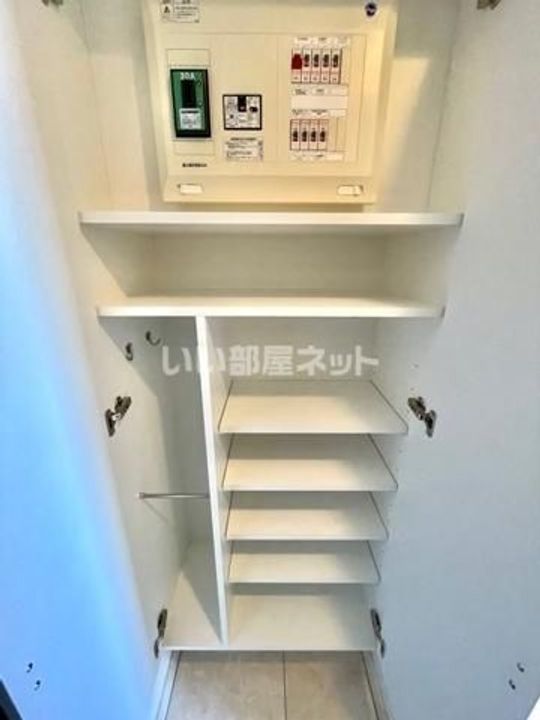 レジディア笹塚IIの玄関