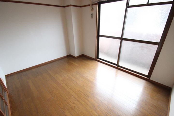 大光ビルの居間