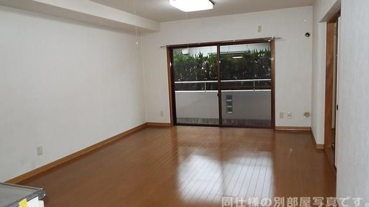 レジデンス小山の居間