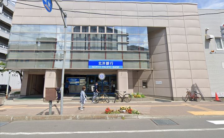 アドゥスィールIIの周辺