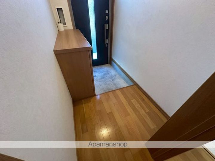 メゾンドラチーヌの玄関