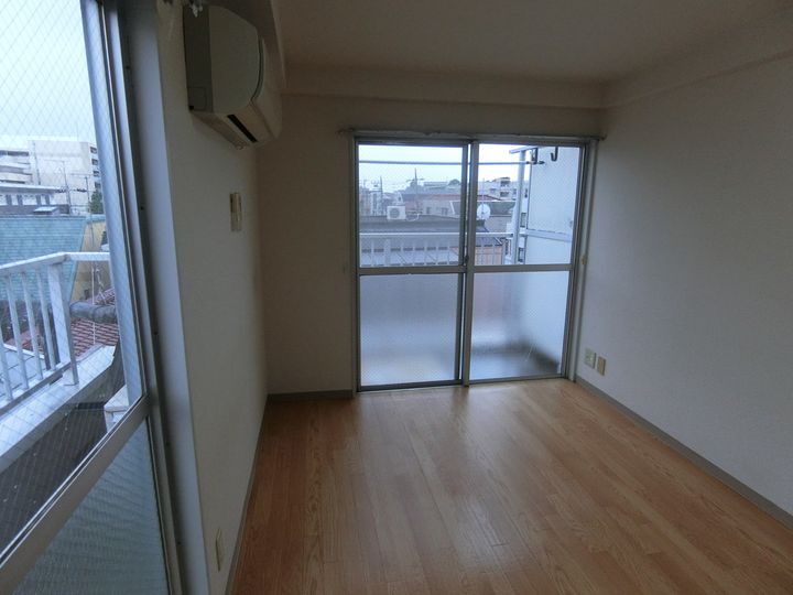 ITマンションの居間