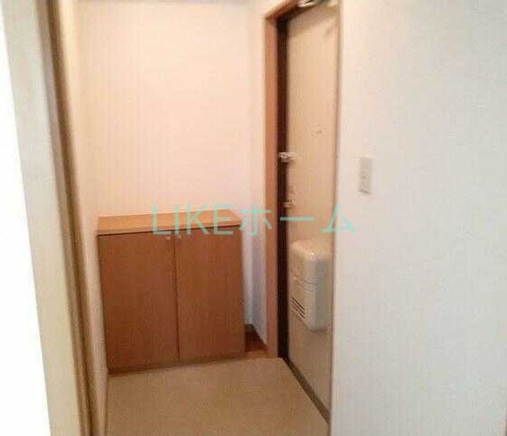 シャトル OMI 2の玄関