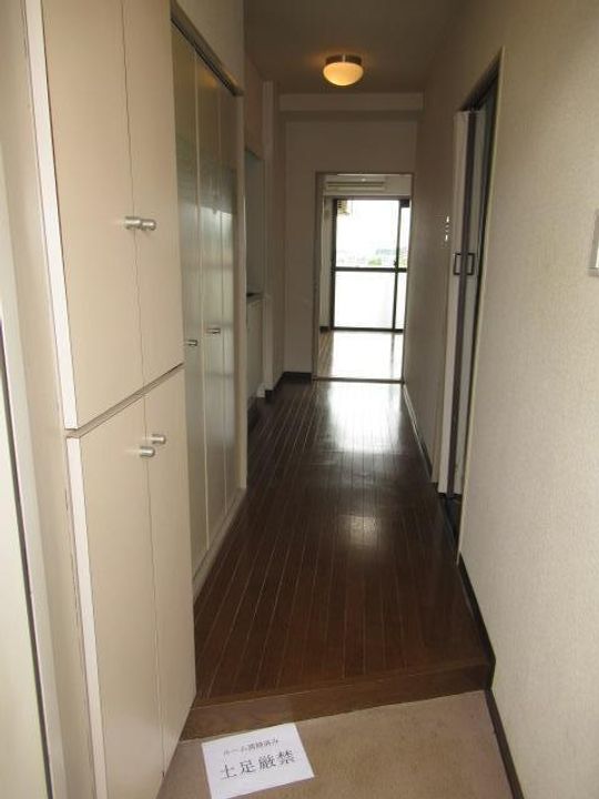 リバーリッチマンションの玄関