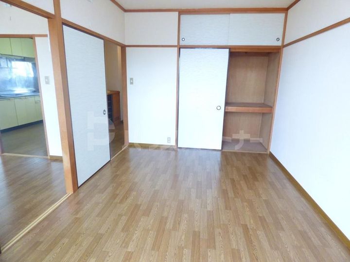 平野マンションの居間