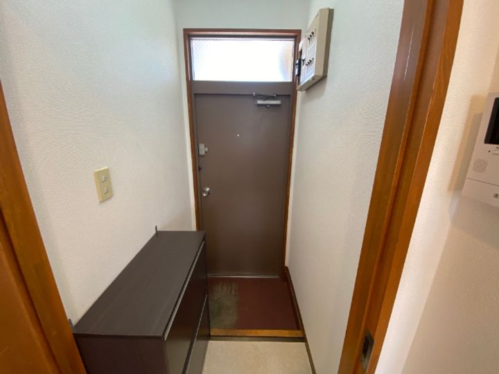 金城ビルの玄関