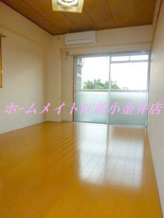 ラリーマンションの居間