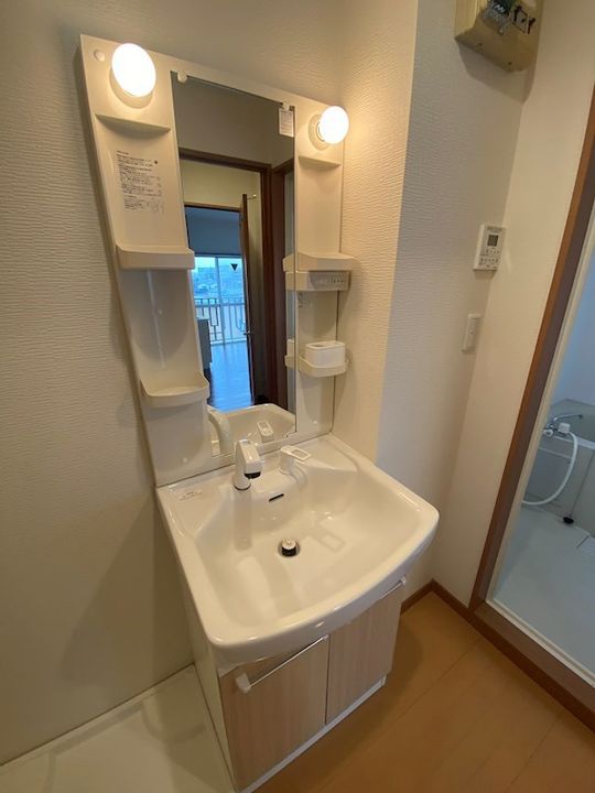 神奈川県横浜市鶴見区小野町(マンション)の賃貸物件の玄関