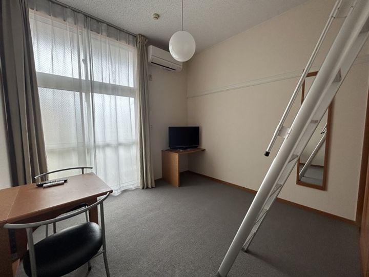 ルイ・ナール日の出の居間