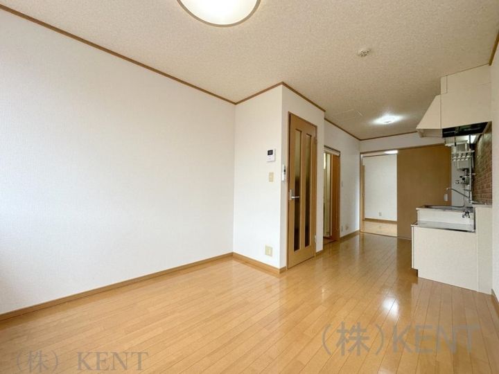 レッツリブ西野の居間