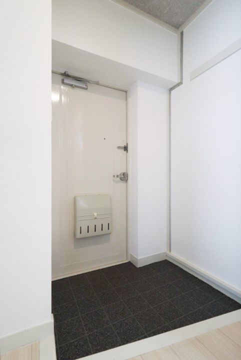 UR中山五月台の玄関